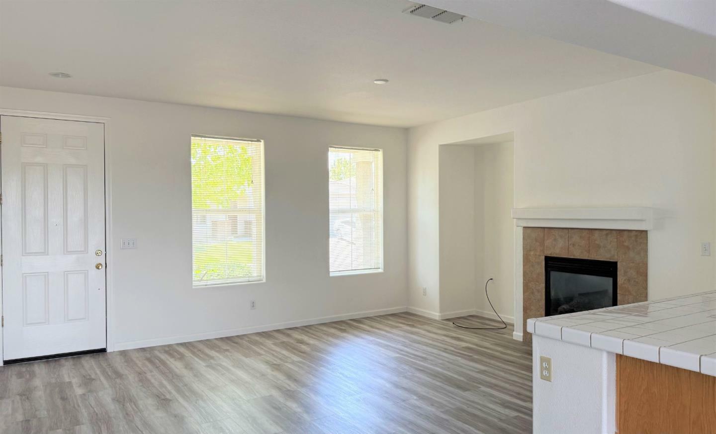 Property Photo: 5906 Caddington Way CA 95835
