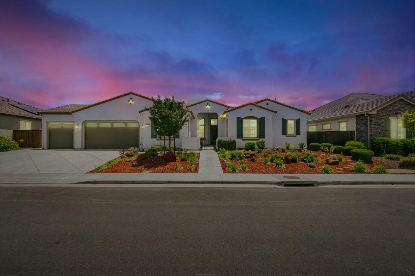 Property Photo: 7942 Cinnamon Way CA 95020