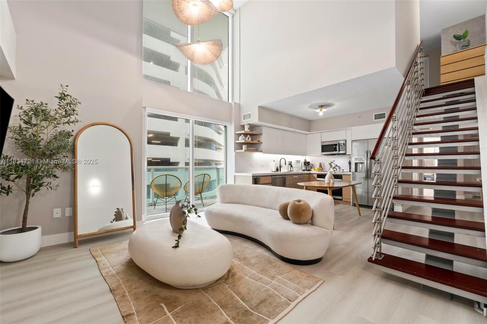 Property Photo: 41 SE 5th St 501 FL 33131