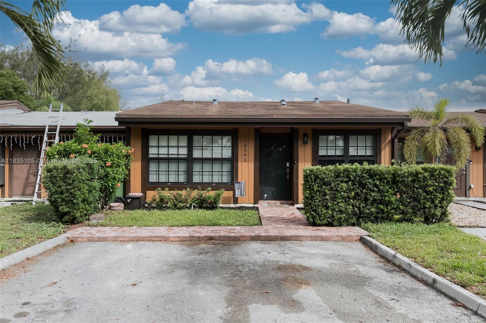 Property Photo: 10391 Jasmine Ct FL 33026