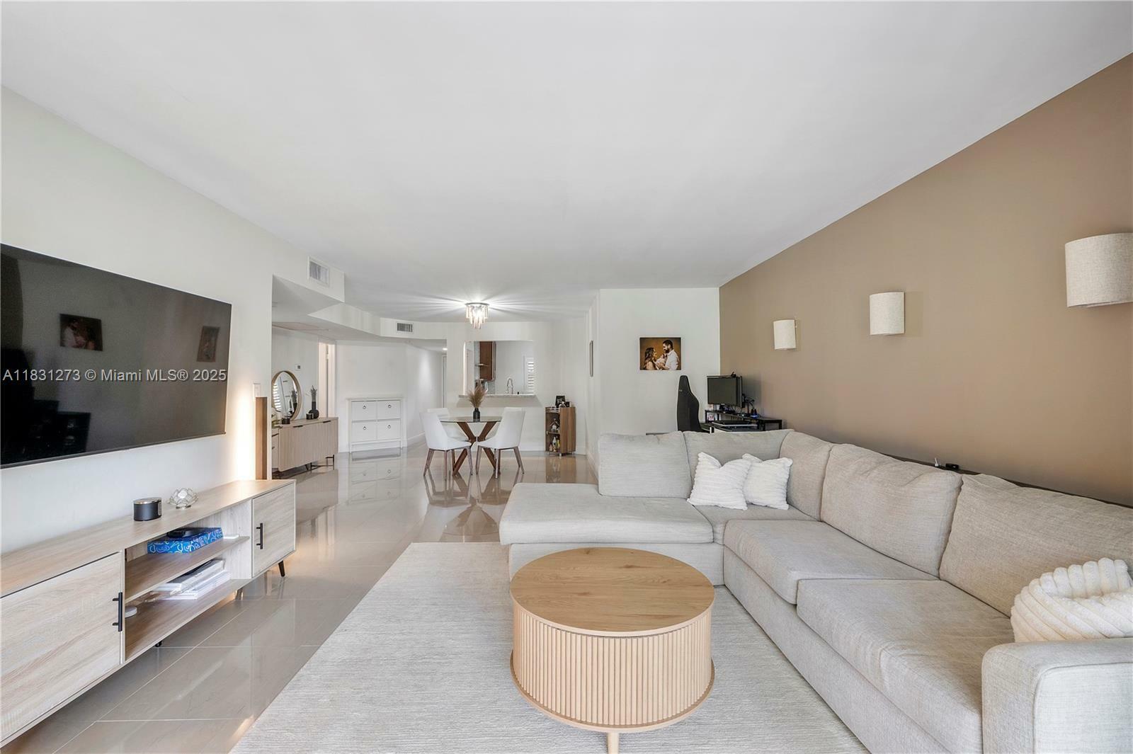 Property Photo: 1706 Hammock Blvd 110 FL 33063