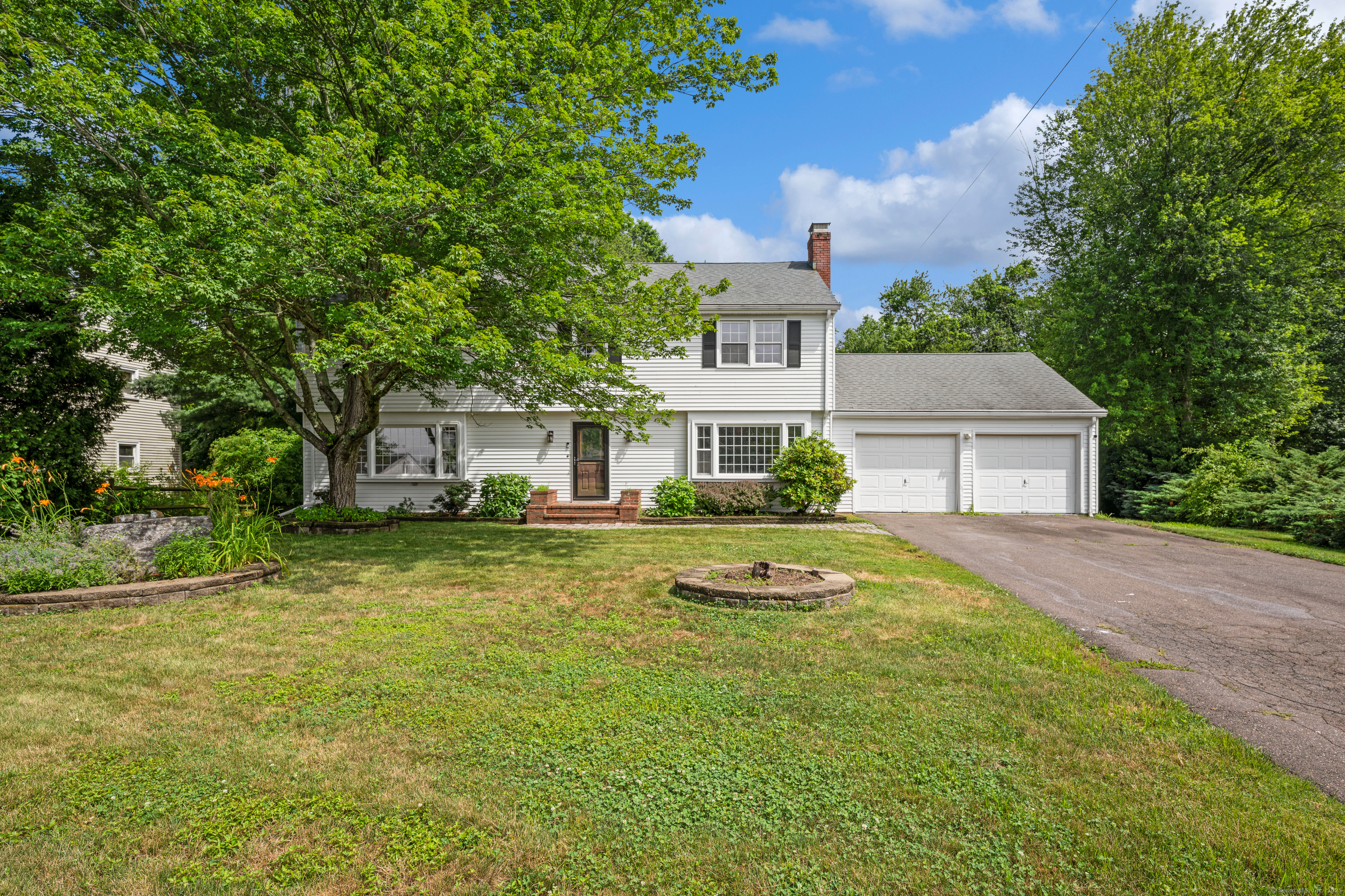 Property Photo: 31 Glenwood Drive CT 06109