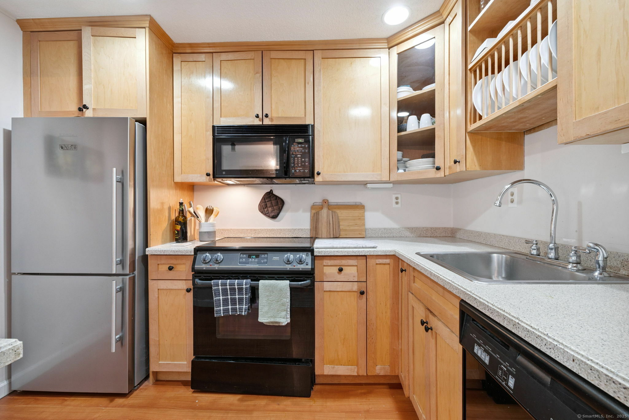 Property Photo: 64 Oxbow Drive Apt C4 CT 06033