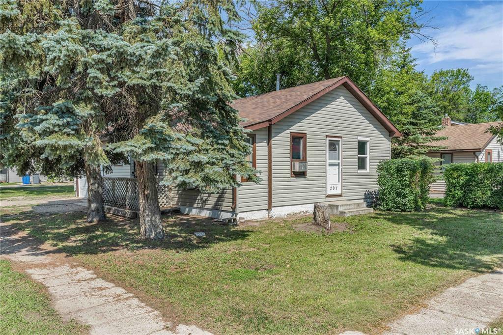 Property Photo: 207 3rd Street SK S0K 1E0