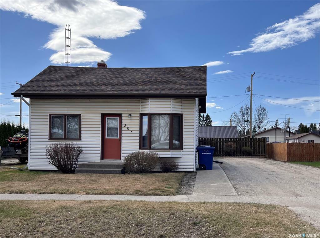 Photo de la propriété: 207 Railway Avenue SK S0J 3B0