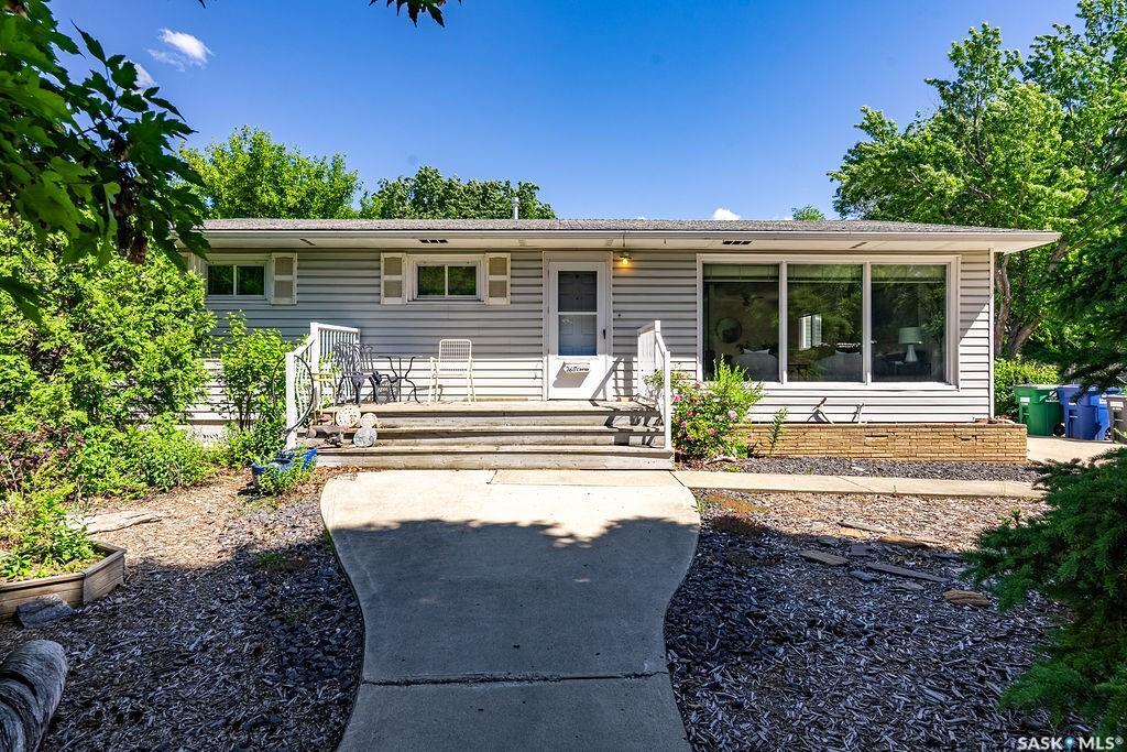 Property Photo: 2611 Cairns Avenue SK S7J 1V6