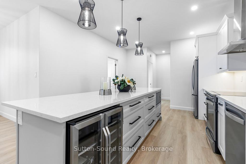 Property Photo:  535 Isaac Street 203  ON N0H 2T0 
