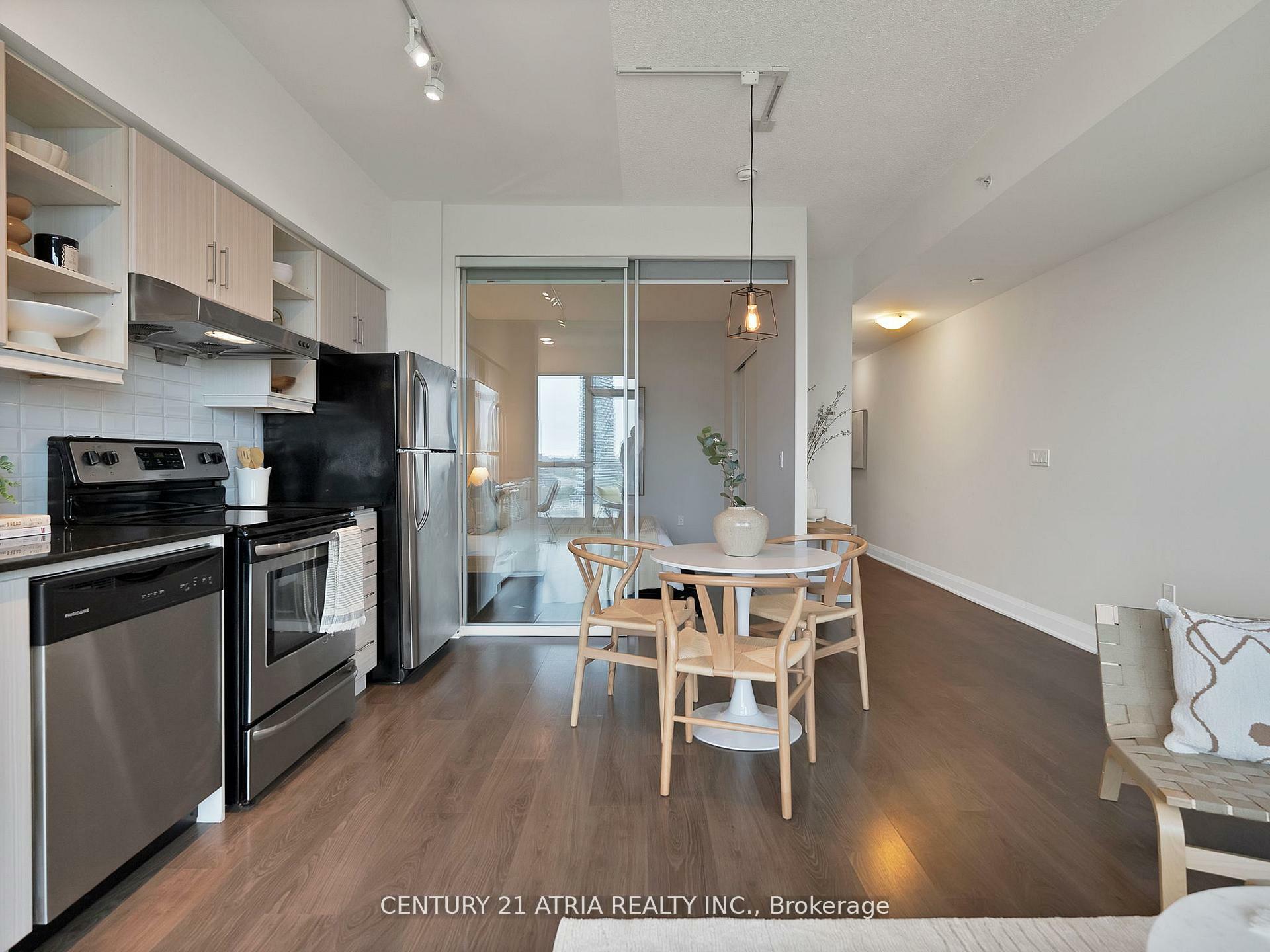 Property Photo: 160 Vanderhoof Avenue Lph18 ON M4G 0B7