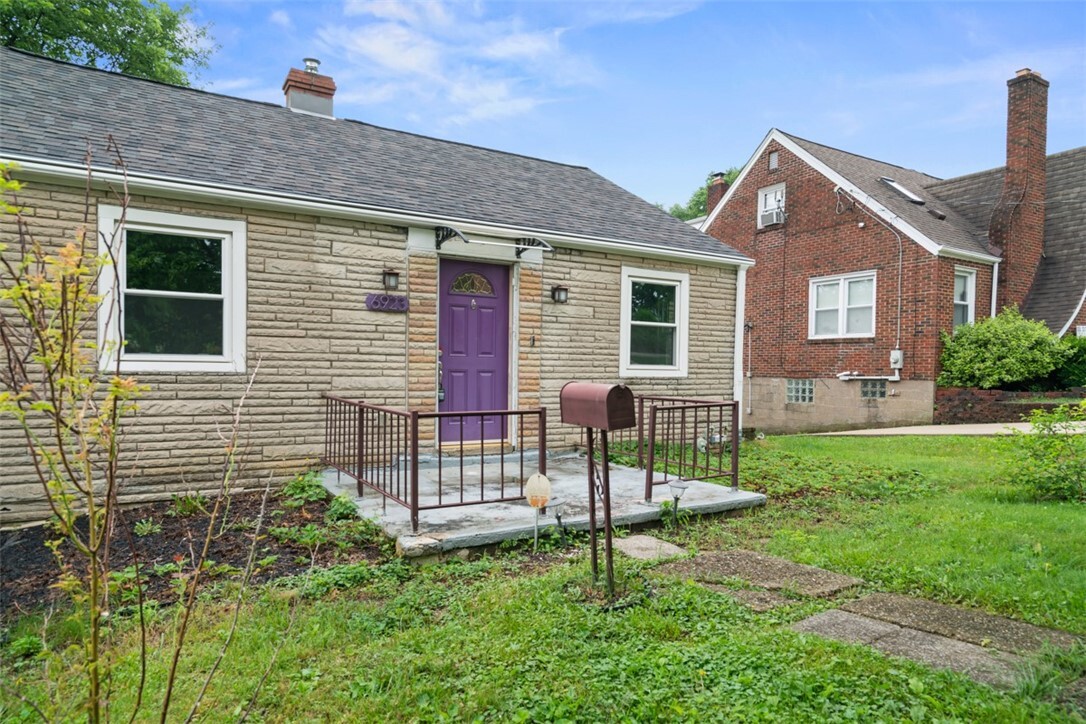 Property Photo: 6923 Wilson St PA 15122