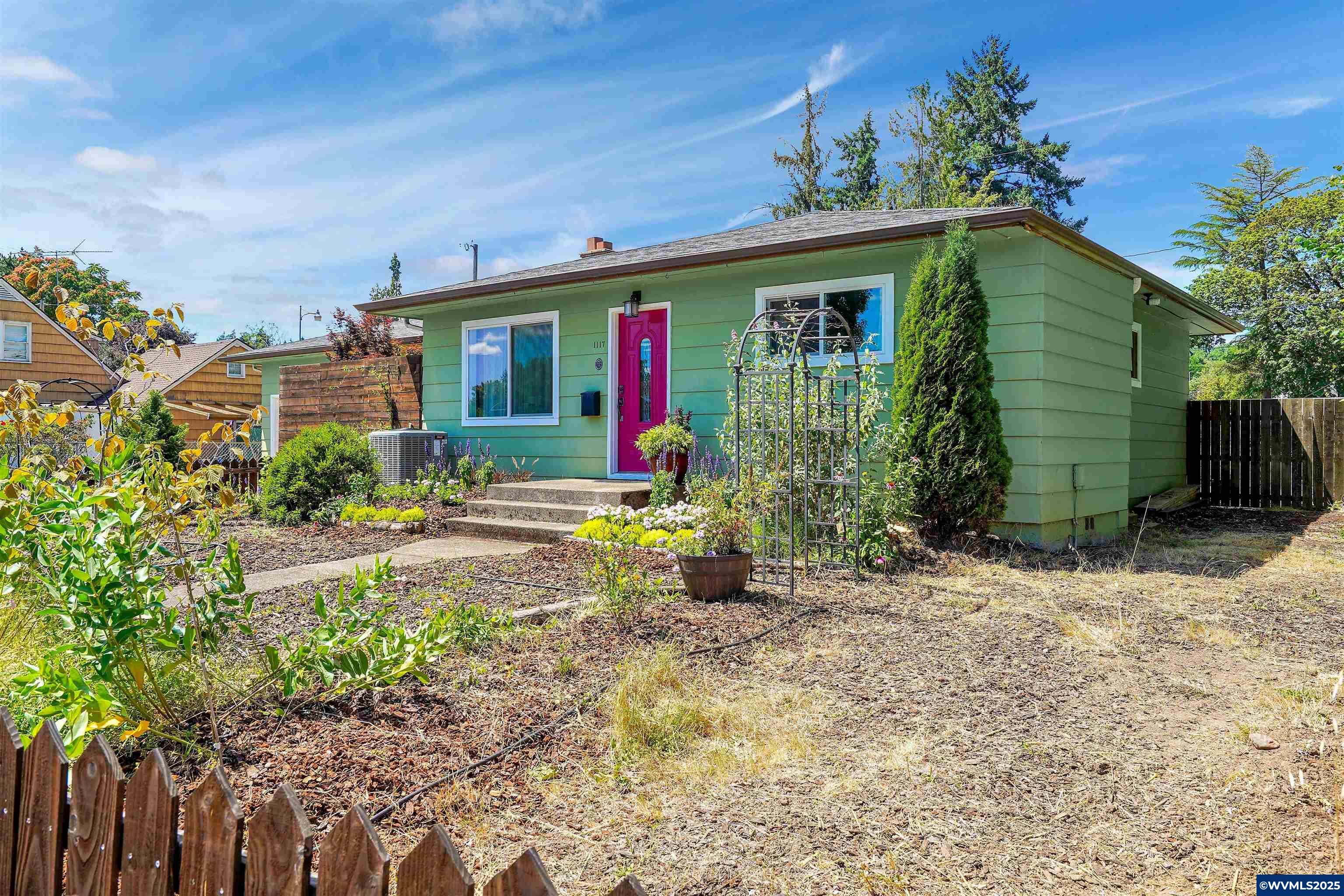 Property Photo: 1117 Ruge St NW OR 97304