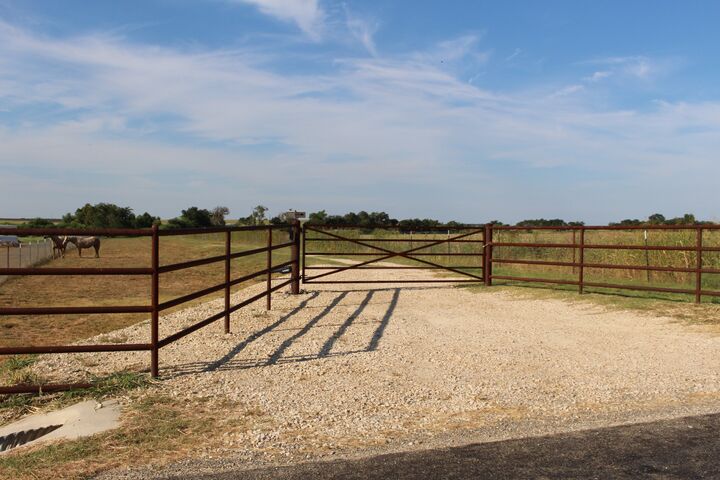 Property Photo: 700 County Road 330 Road TX 76530