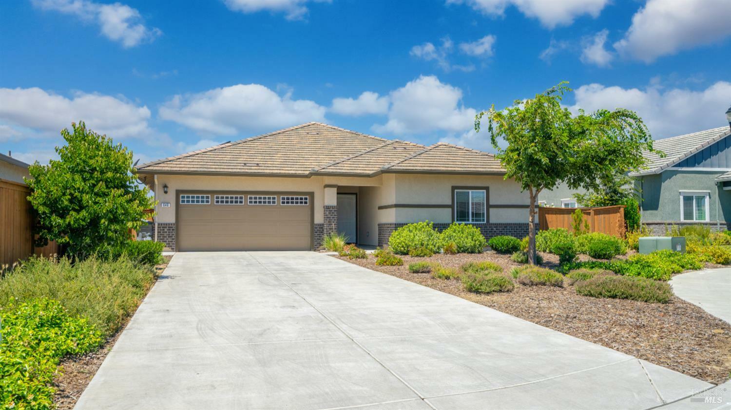 Property Photo: 640 Heirloom Court CA 95620