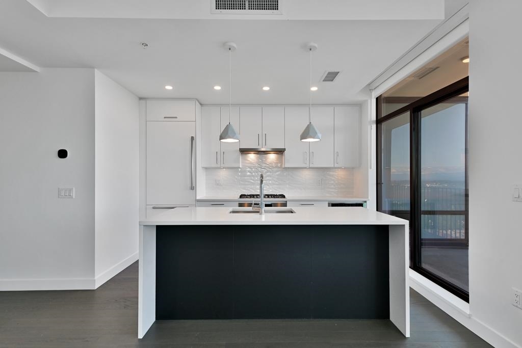 Property Photo: 1588 Johnston Road 1902 BC V4B 3Z7
