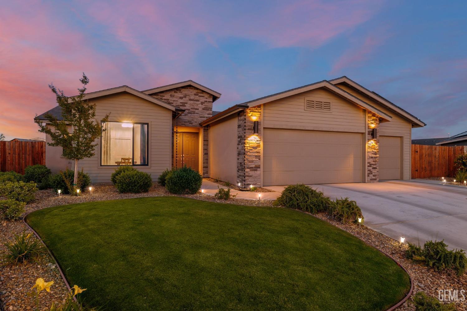 Property Photo: 7702 Canyon Trail Avenue CA 93313