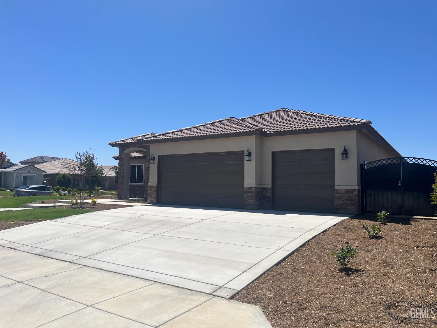 Property Photo: 8707 Kenwick Street CA 93314