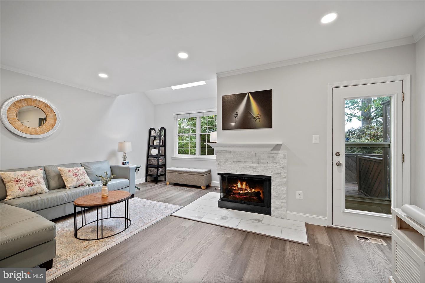 Property Photo: 2155 Dominion Way VA 22043
