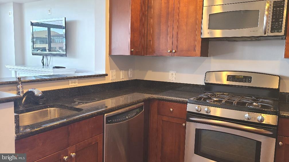 Property Photo:  3650 S Glebe Road 944  VA 22202 