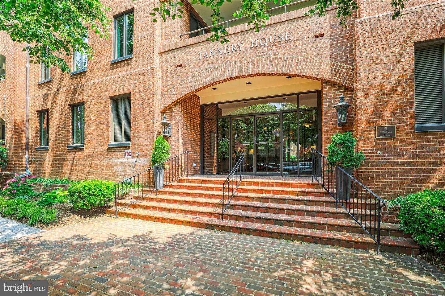 601 Wilkes Street 401  Alexandria VA 22314 photo