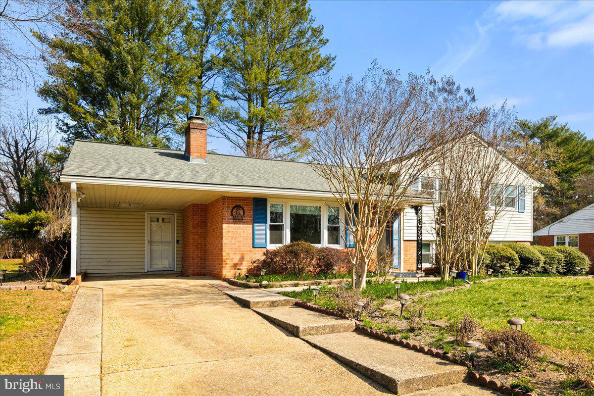Property Photo: 8016 Gosport Lane VA 22151