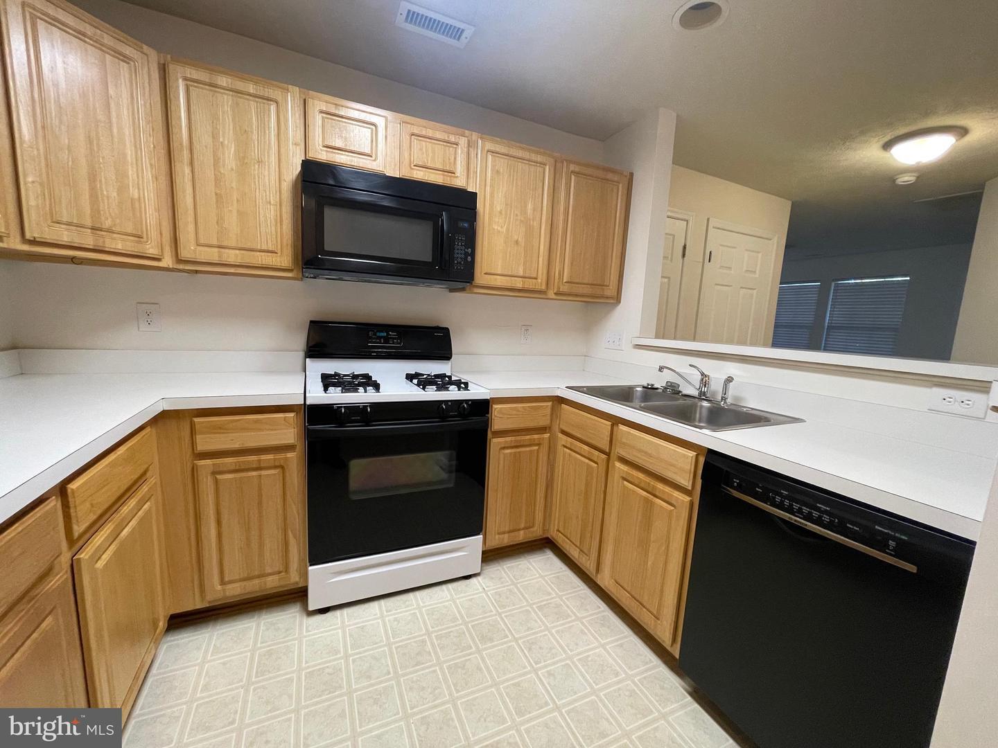 Property Photo: 45512 Westmeath Way B14 MD 20634