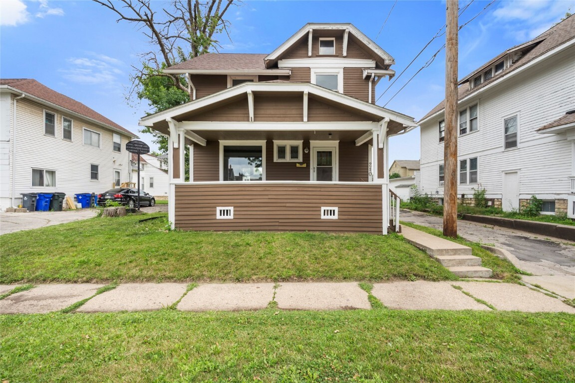 210 16th Street SE  Cedar Rapids IA 52403 photo