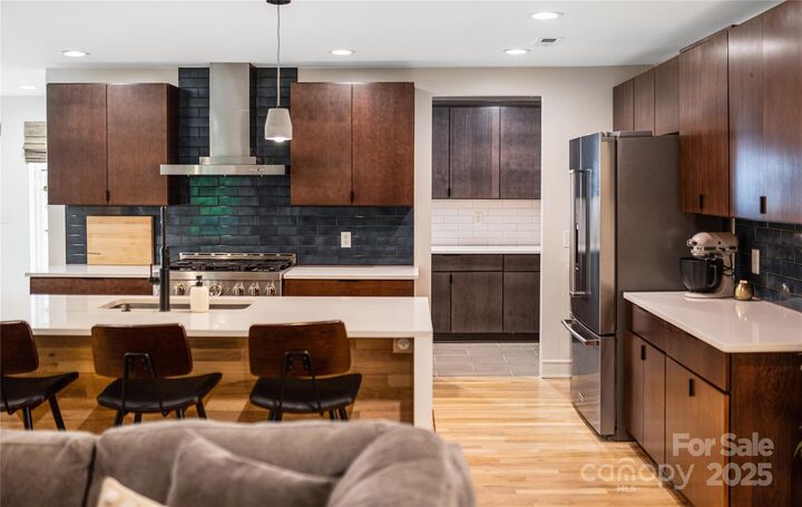 Property Photo:  531 Manhasset Road  NC 28209 