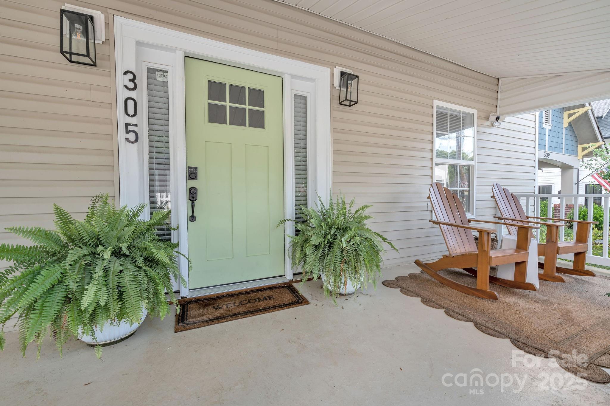 Property Photo: 305 Solomon Street NC 28216