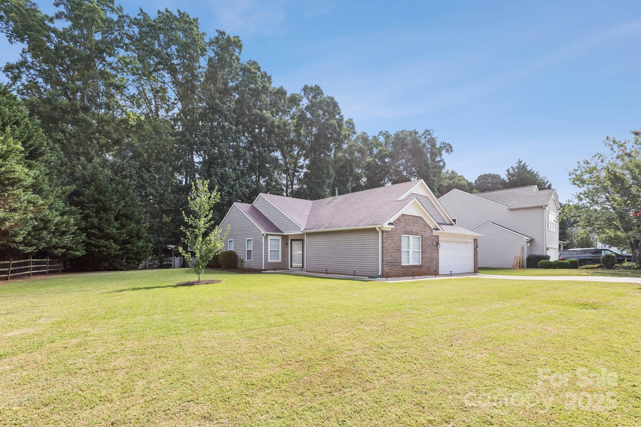 Property Photo:  1909 Leesburg Drive  SC 29710 