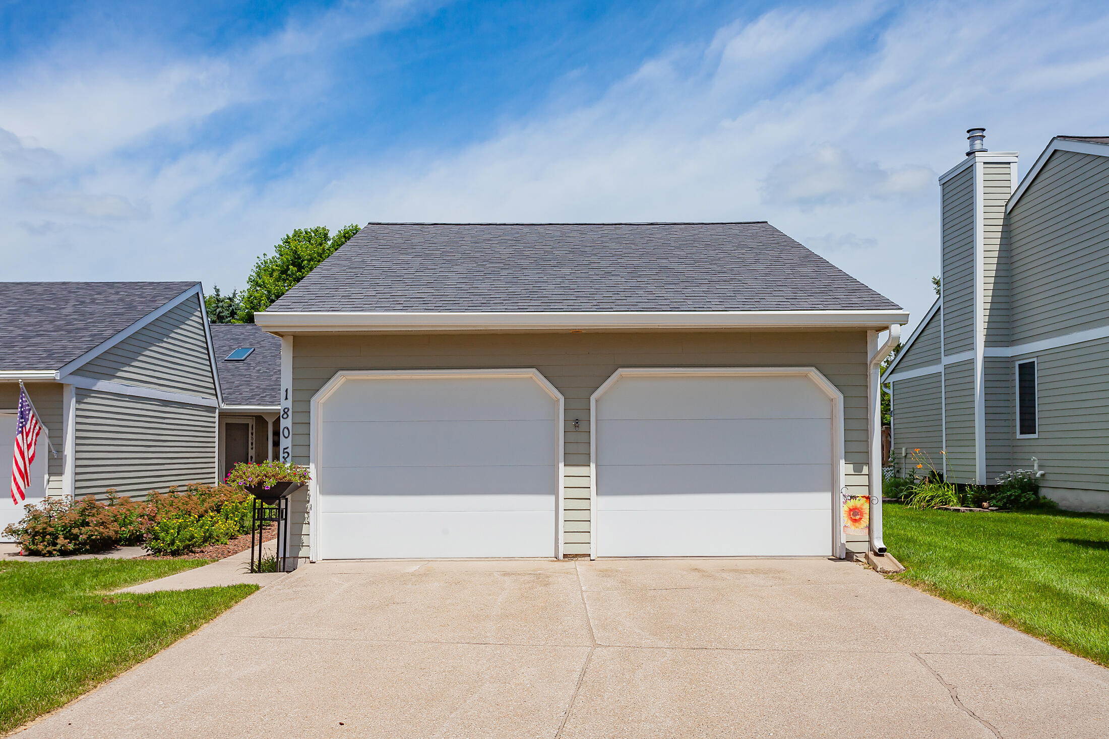 Property Photo: 1805 Woodhaven Circle IA 50010