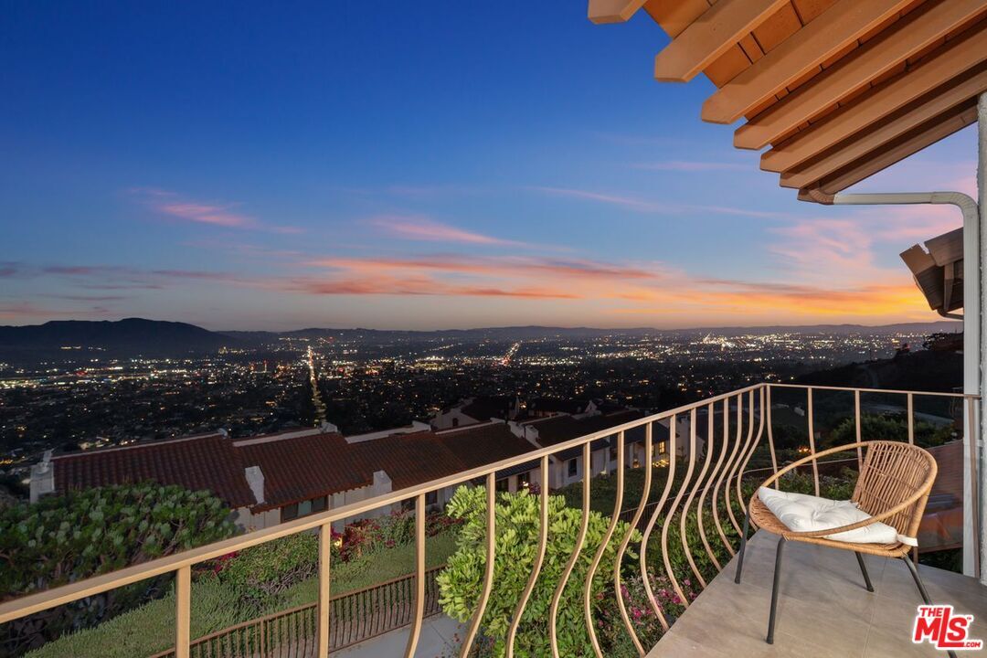 Property Photo: 1703 Camino De Villas CA 91501