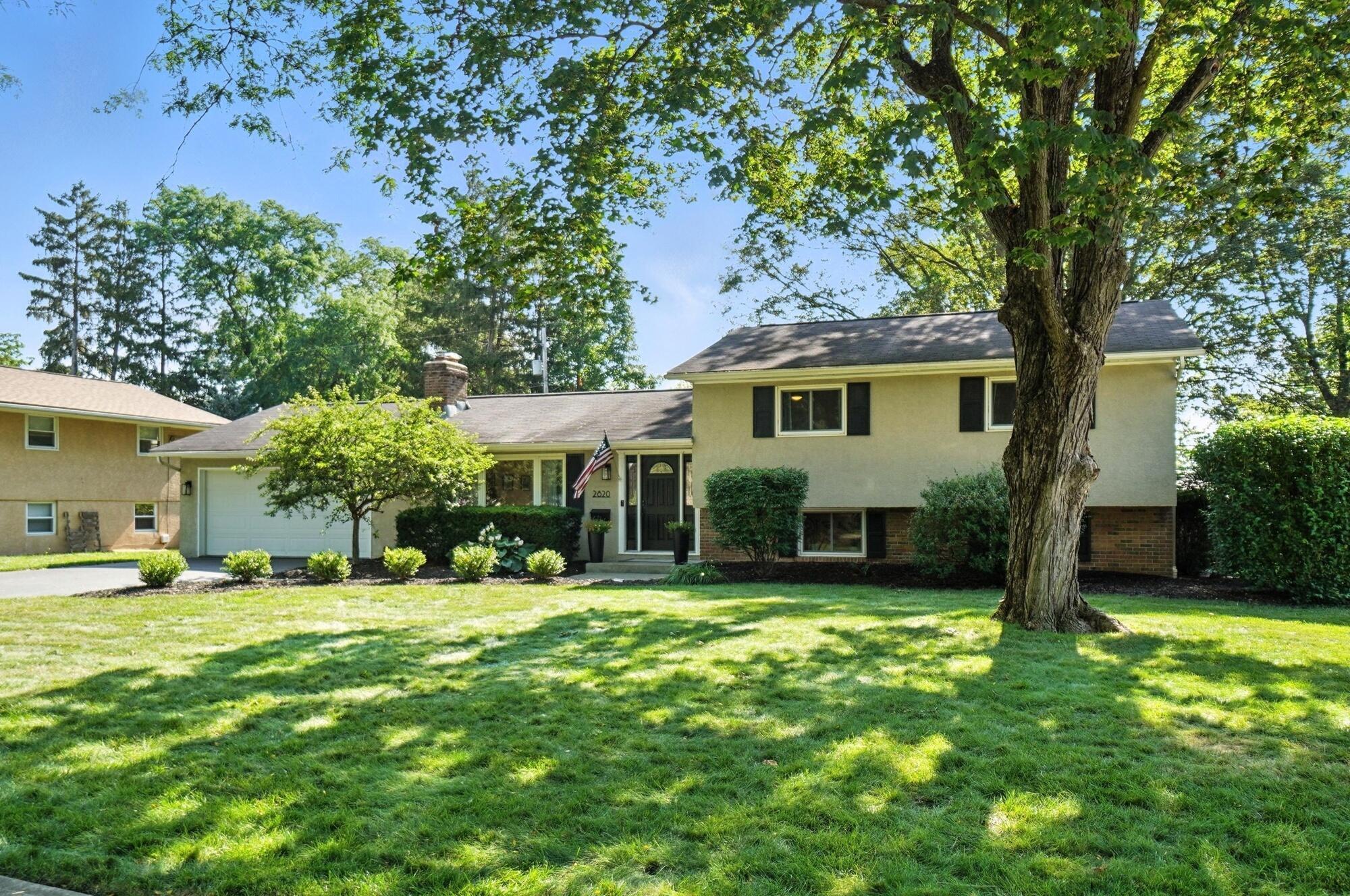 Property Photo: 2820 Halstead Road OH 43221