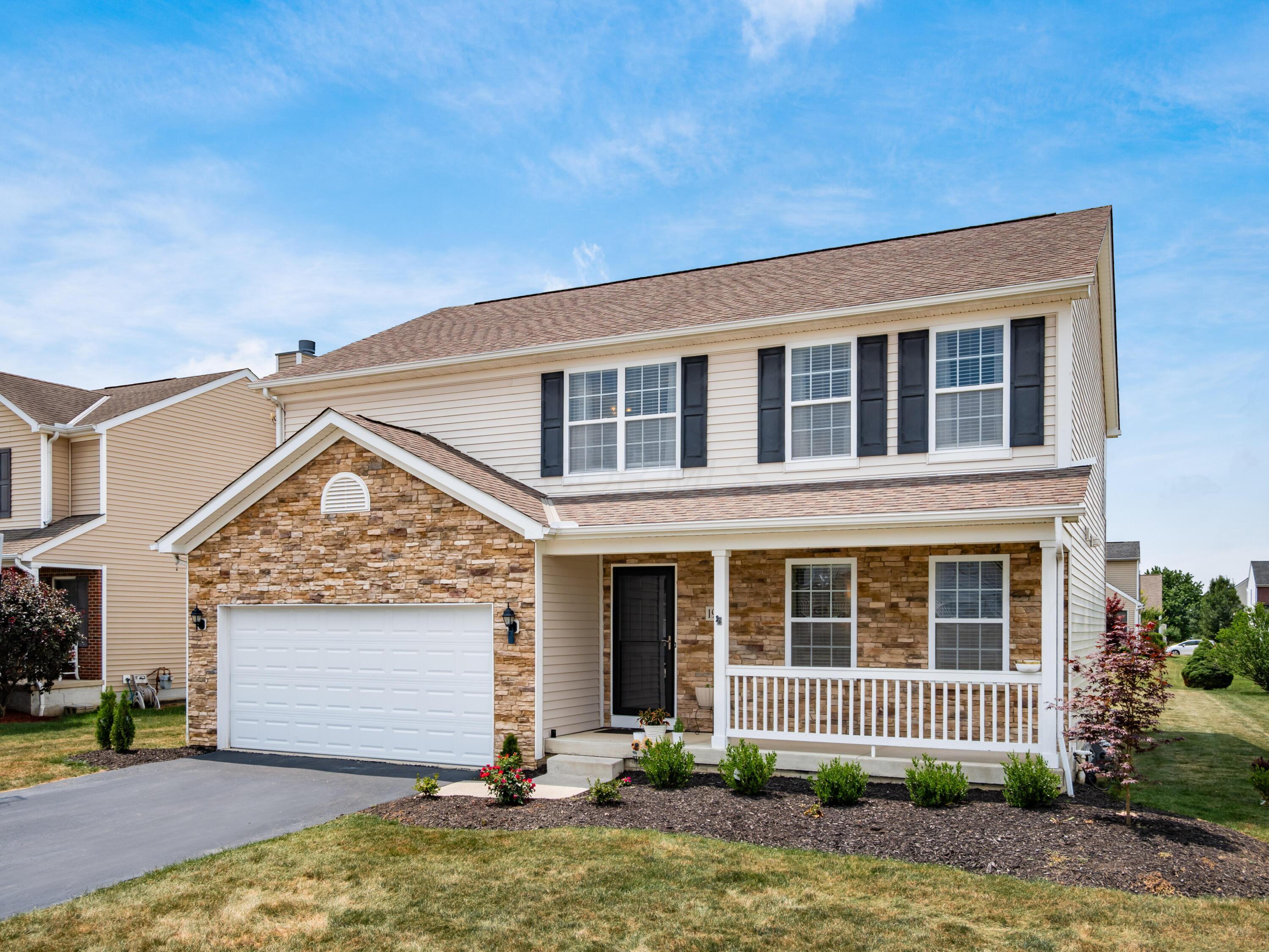Property Photo:  1961 Bobtail Lane  OH 43040 