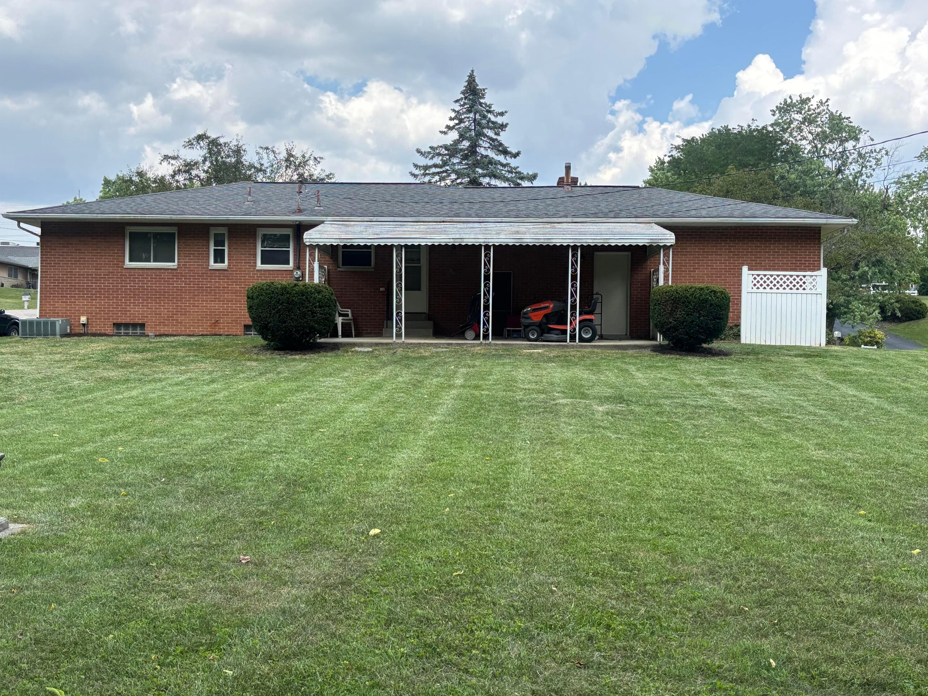Property Photo: 3281 Darracq Circle OH 43223