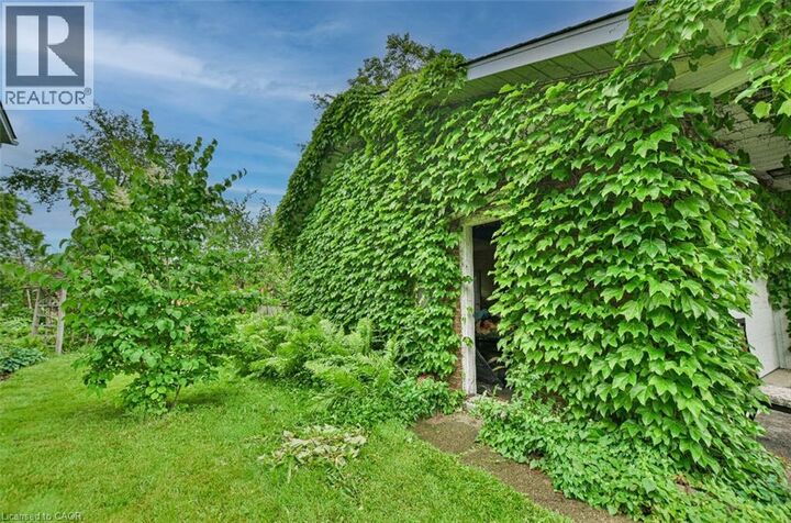 Photo de la propriété: 46 Birchcliff Avenue ON N2M 4V6