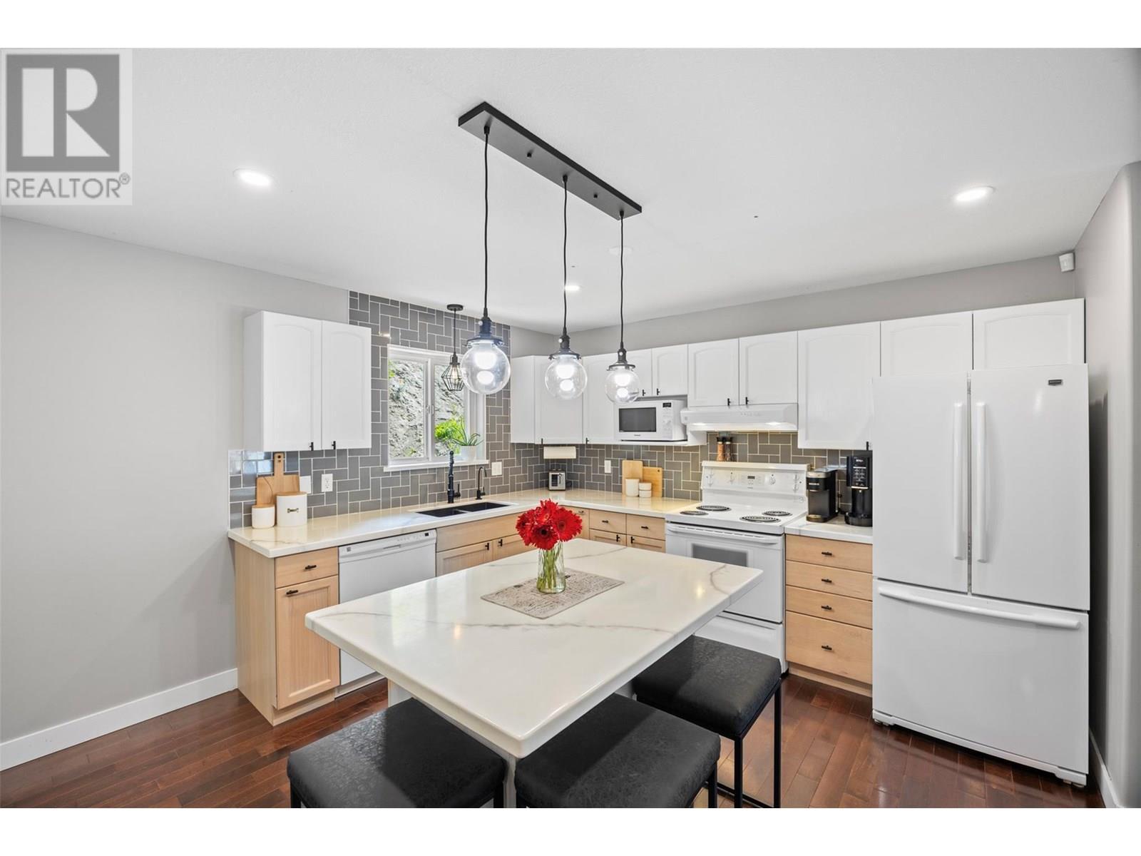 Property Photo: 1368 Sunshine Court BC V2E 2P9