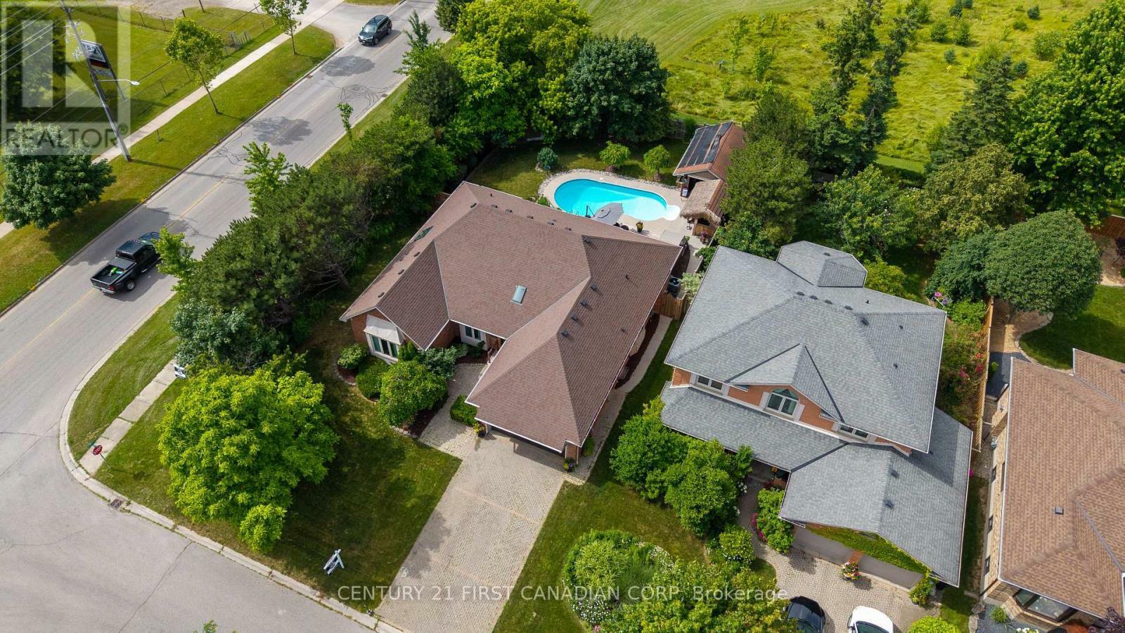 Photo de la propriété: 2 Longview Court ON N6K 4J1