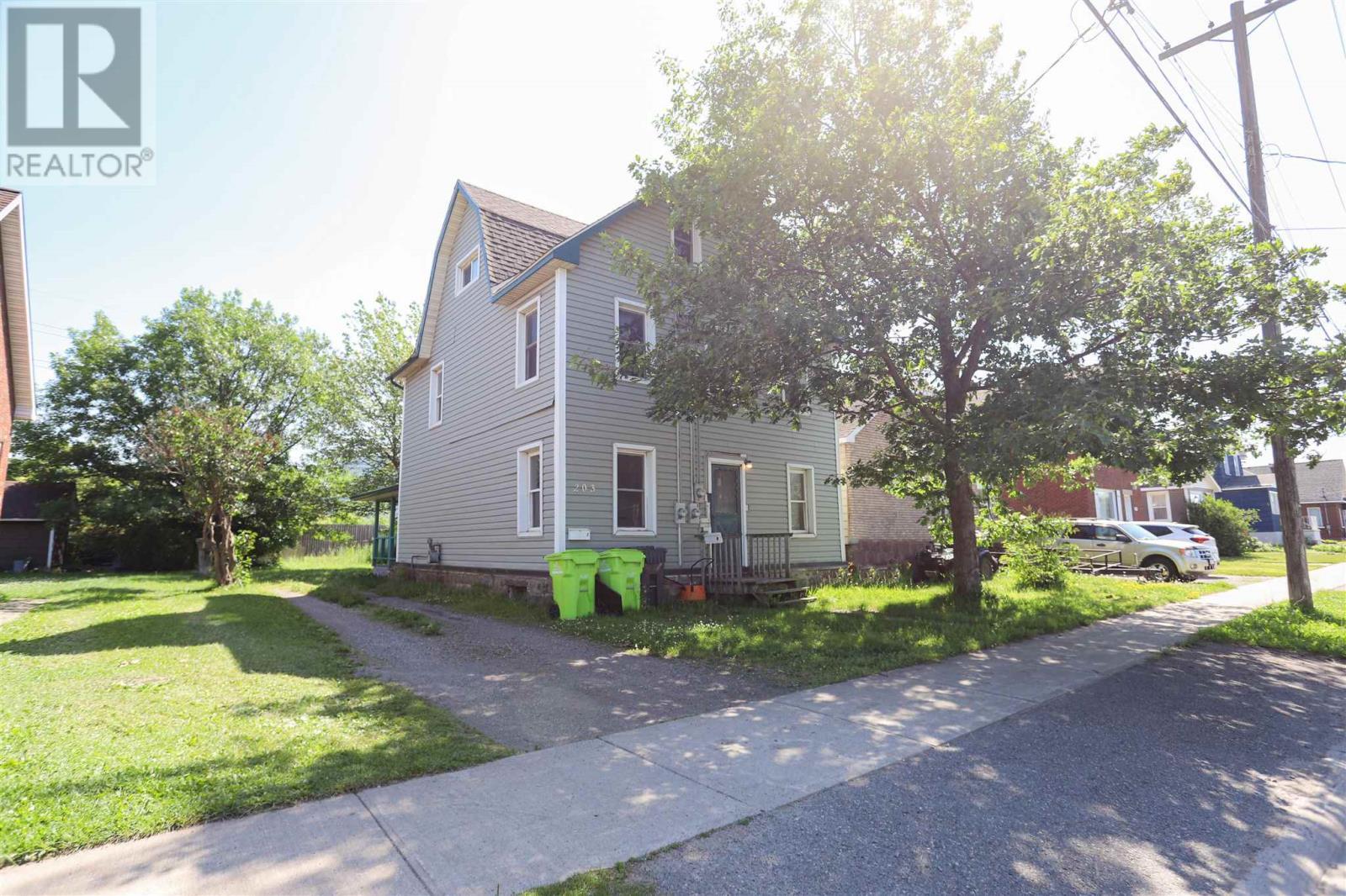 Property Photo: 203 Wallace Ter ON P6C 1K2