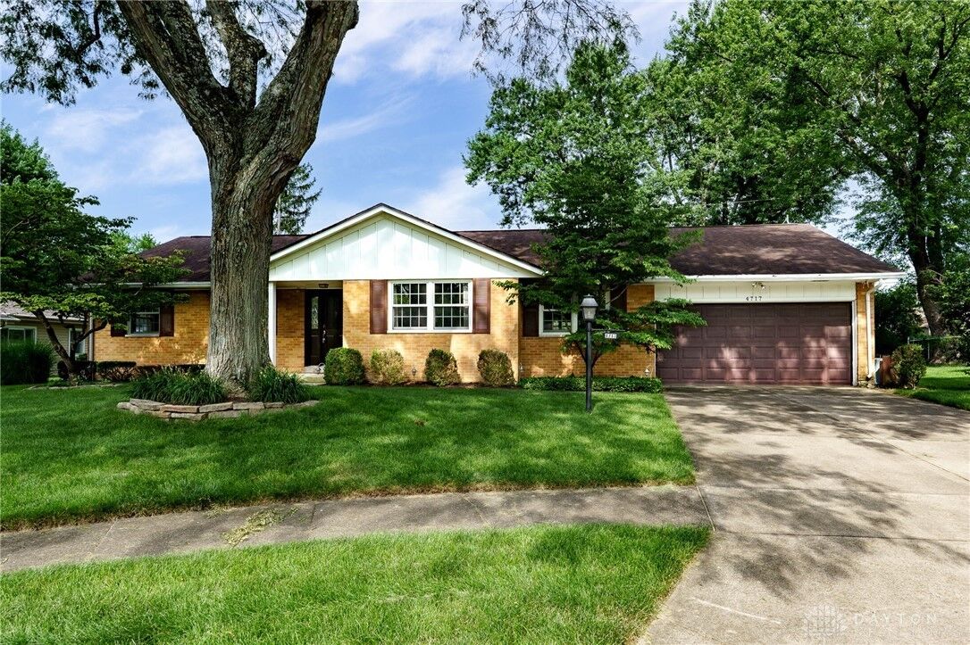 Property Photo:  4717 Briar Knoll Drive  OH 45429 