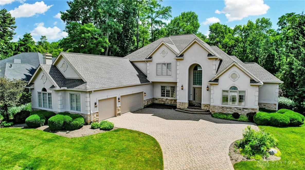 Property Photo: 7232 Meeker Creek Drive OH 45414