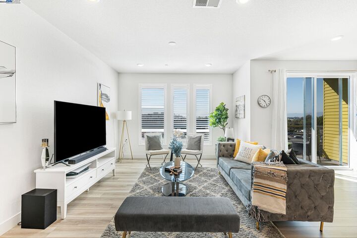 Property Photo: 3873 Quantum Dr 400 CA 94538