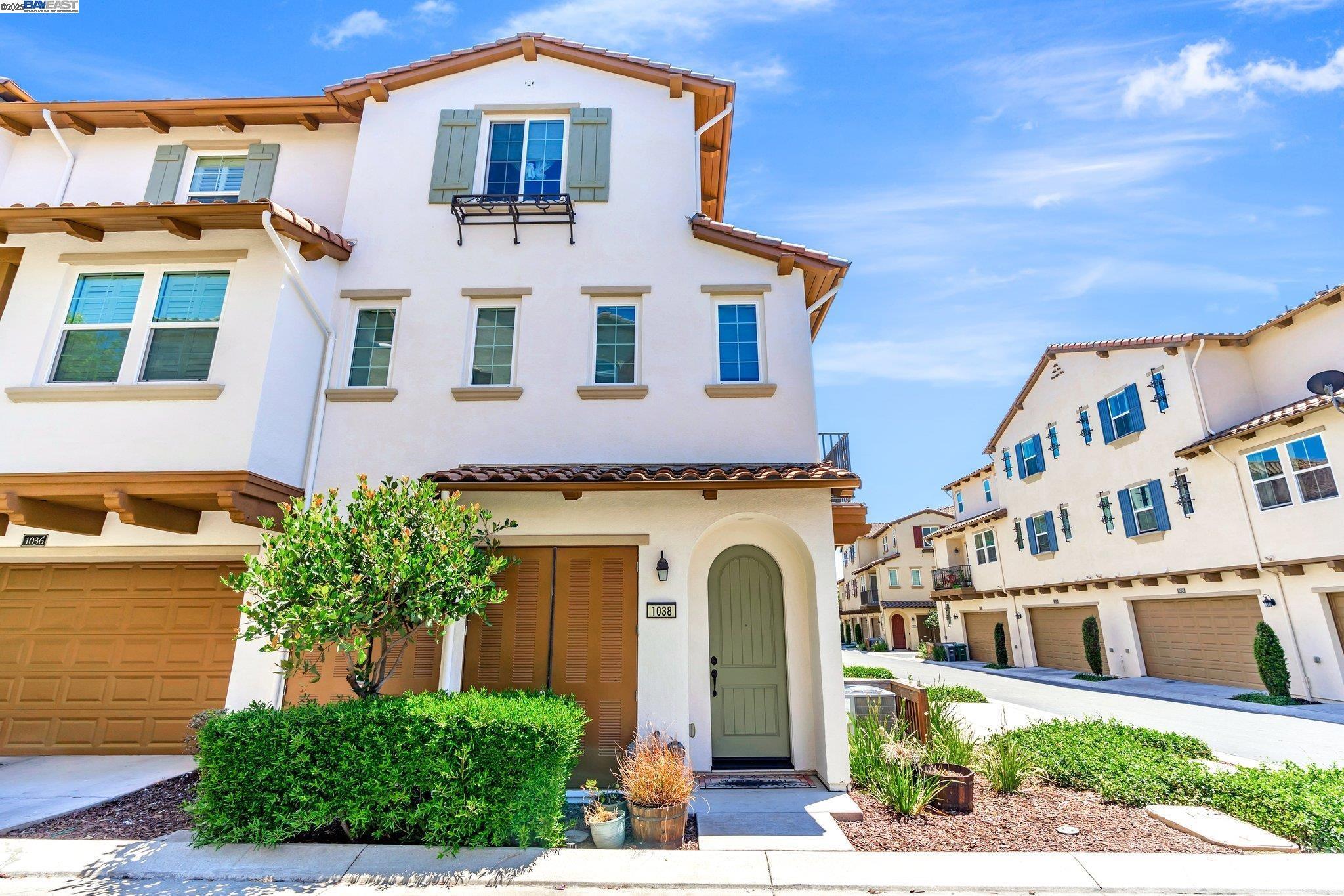 Property Photo: 1038 S Monarch CA 94582