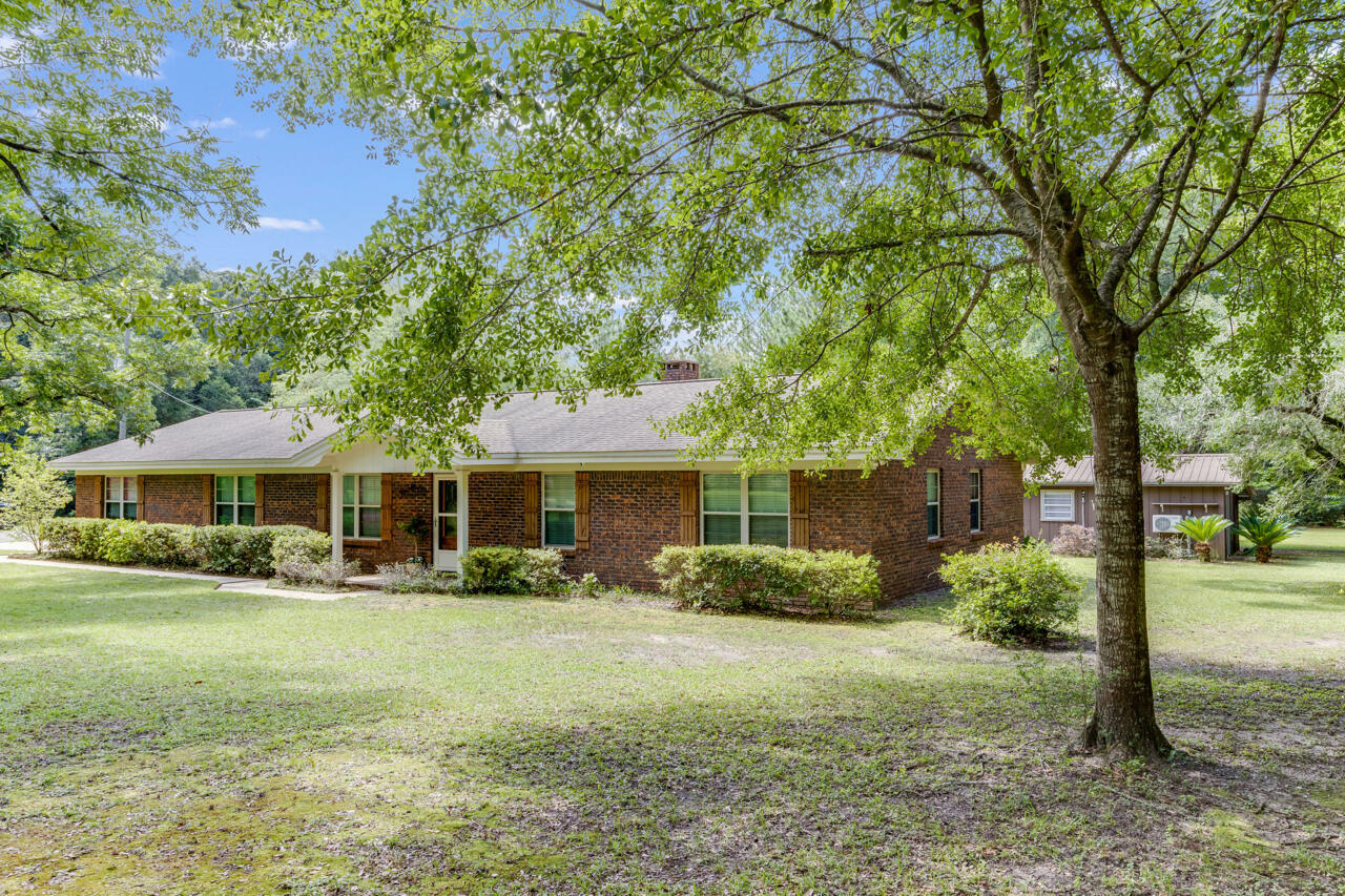 Property Photo: 1318 John Riley Barnhill Road FL 32531