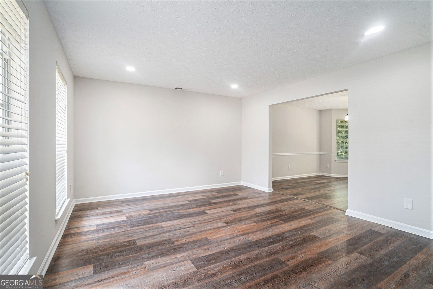 Property Photo: 7117 Stonebrook Cove GA 30058