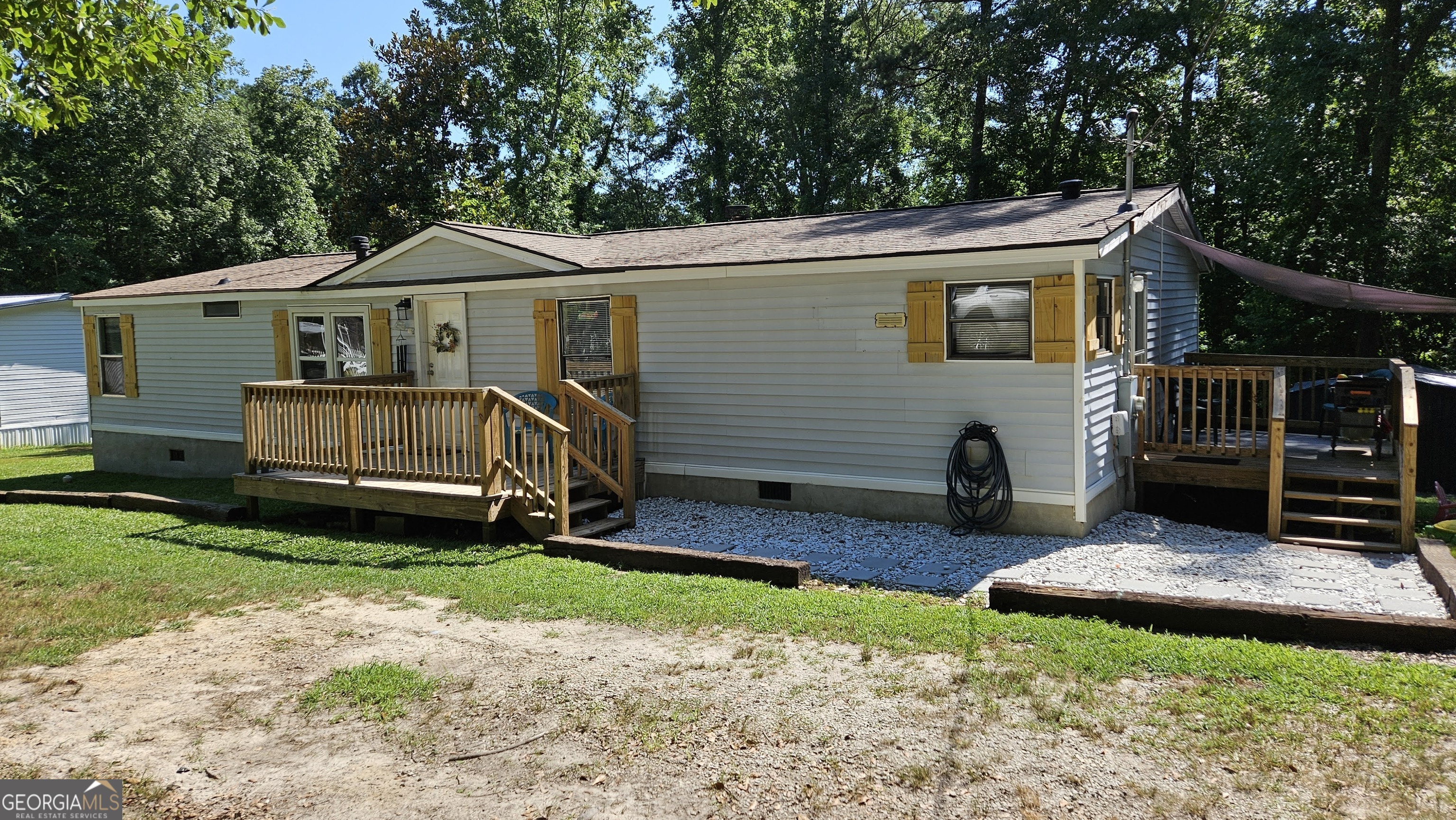 Property Photo:  207 Willow Lane  GA 30669 