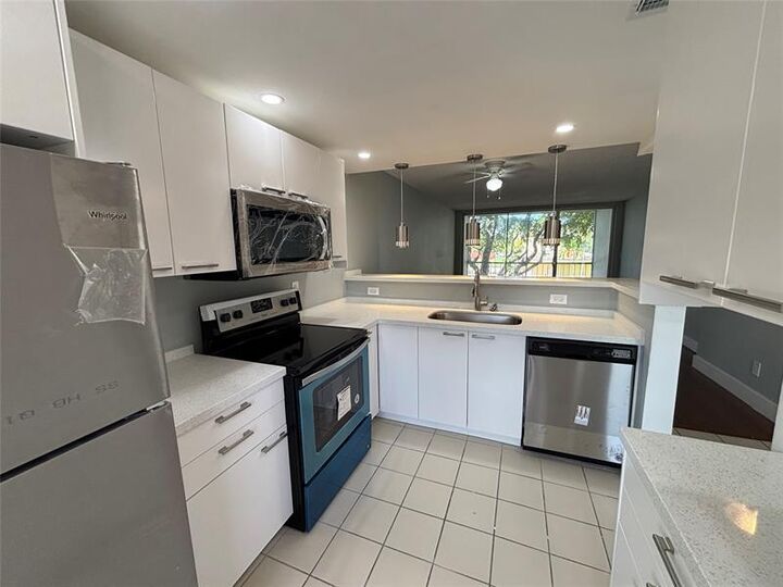 Property Photo: 6000 NW 64th Ave 211 FL 33319
