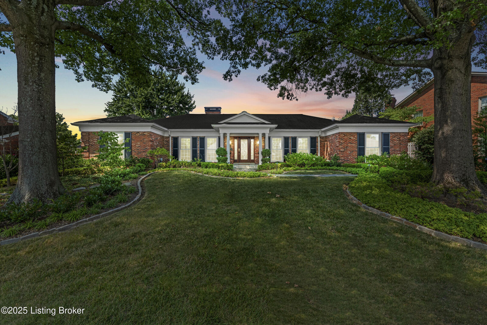 Property Photo:  3012 Hayfield Dr  KY 40205 