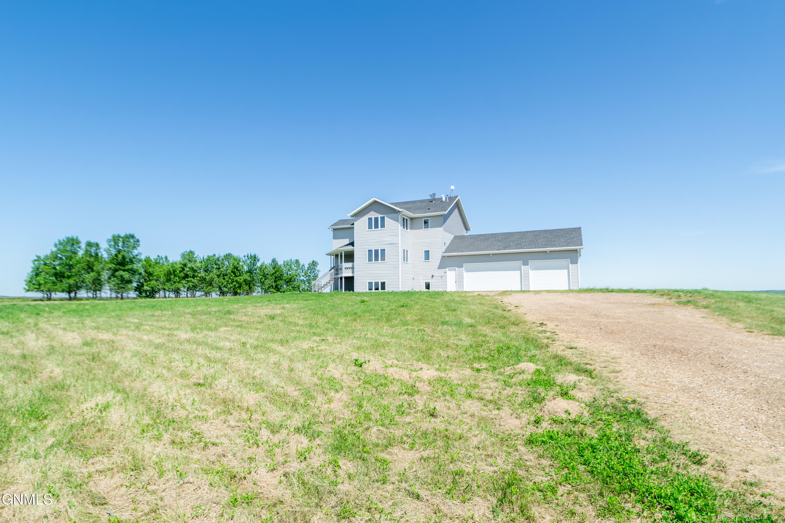 Property Photo: 2572 Windsor Place N ND 58554