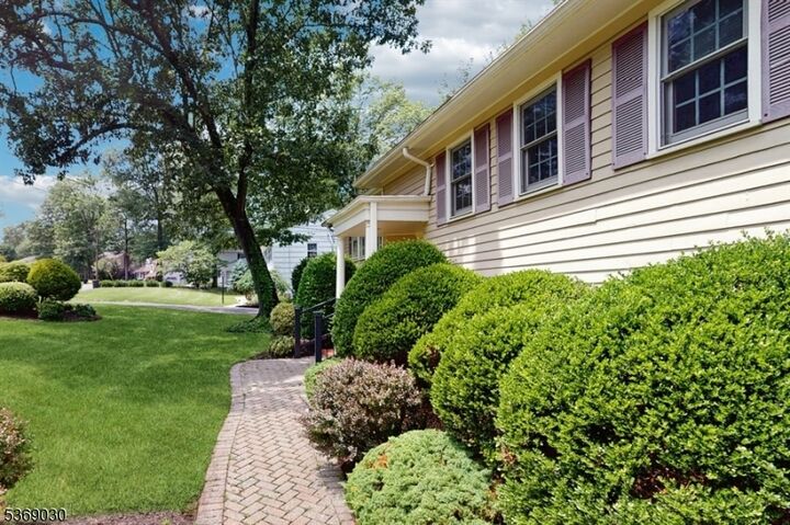 Property Photo:  47 Knollwood Dr  NJ 07974 