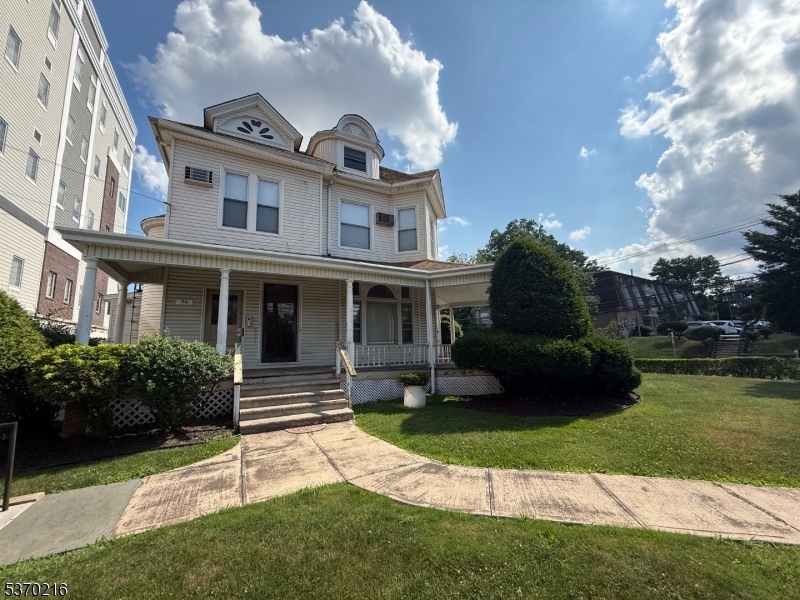 Property Photo: 96 W Grand St 8 NJ 07202