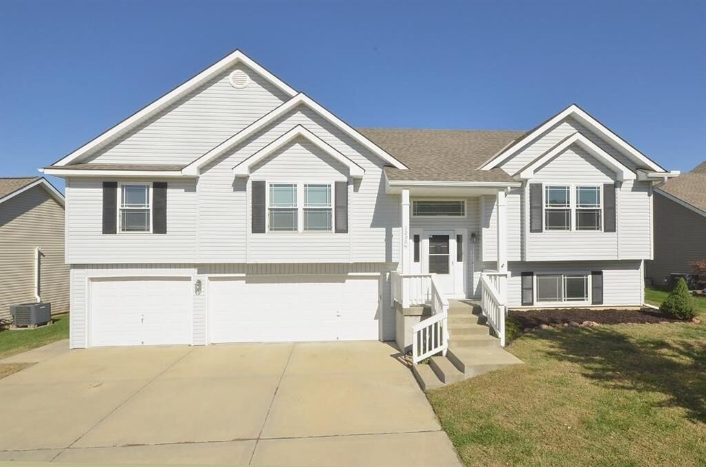 Property Photo:  12905 Ridgeview Drive  MO 64079 